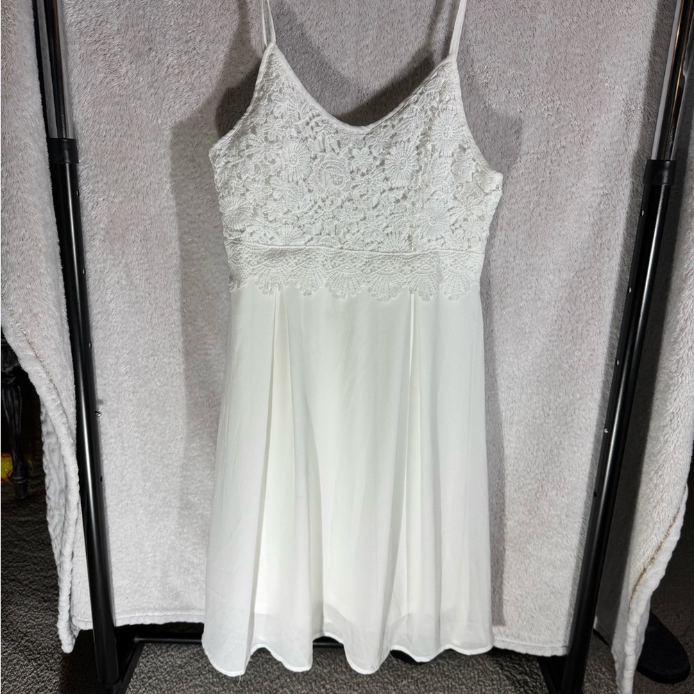 Elegant White Lace Mini Dress